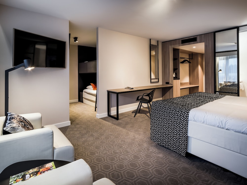 Family Room (Deluxe)