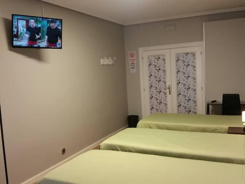 Quadruple Room, Shared Bathroom photo 2