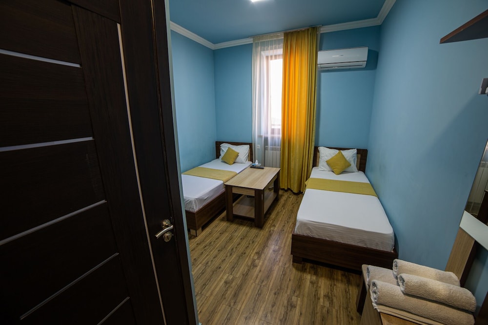 Economy Twin Room (Second building) photo 2