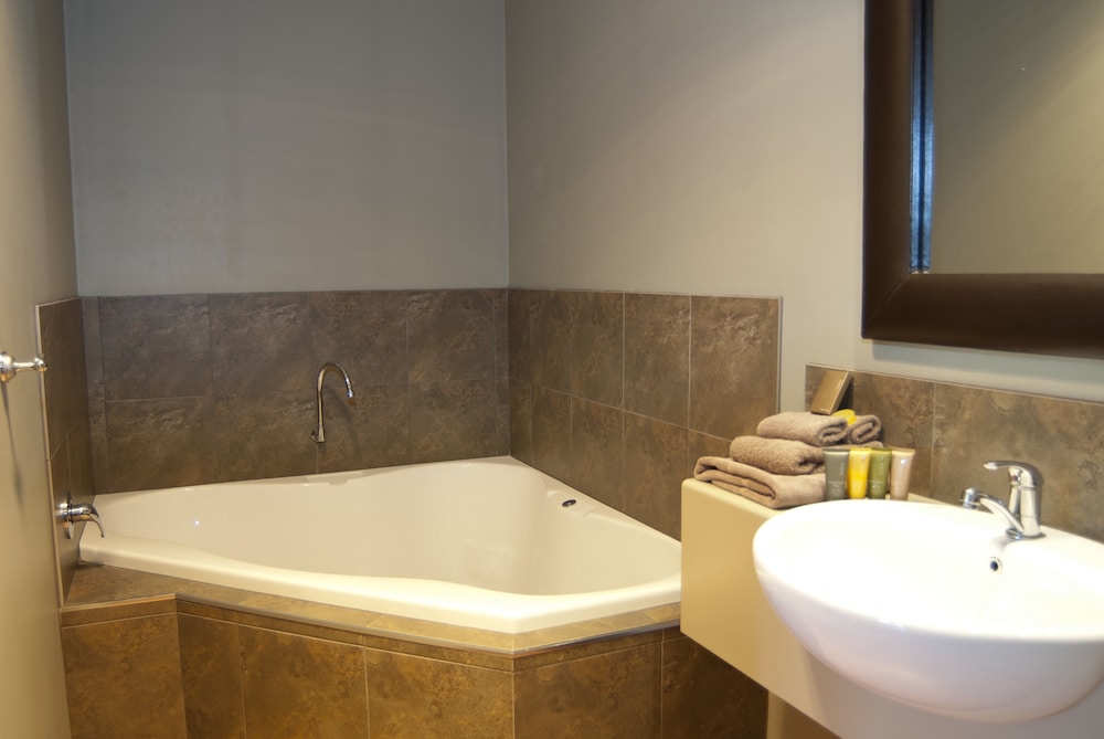 Executive Studio, Jetted Tub (Studio Spa King Executive) photo 3