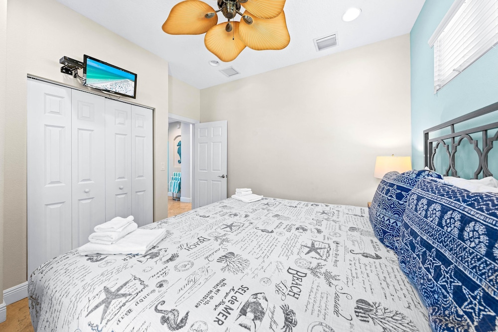 House, Multiple Beds (Changes In Latitude) photo 1