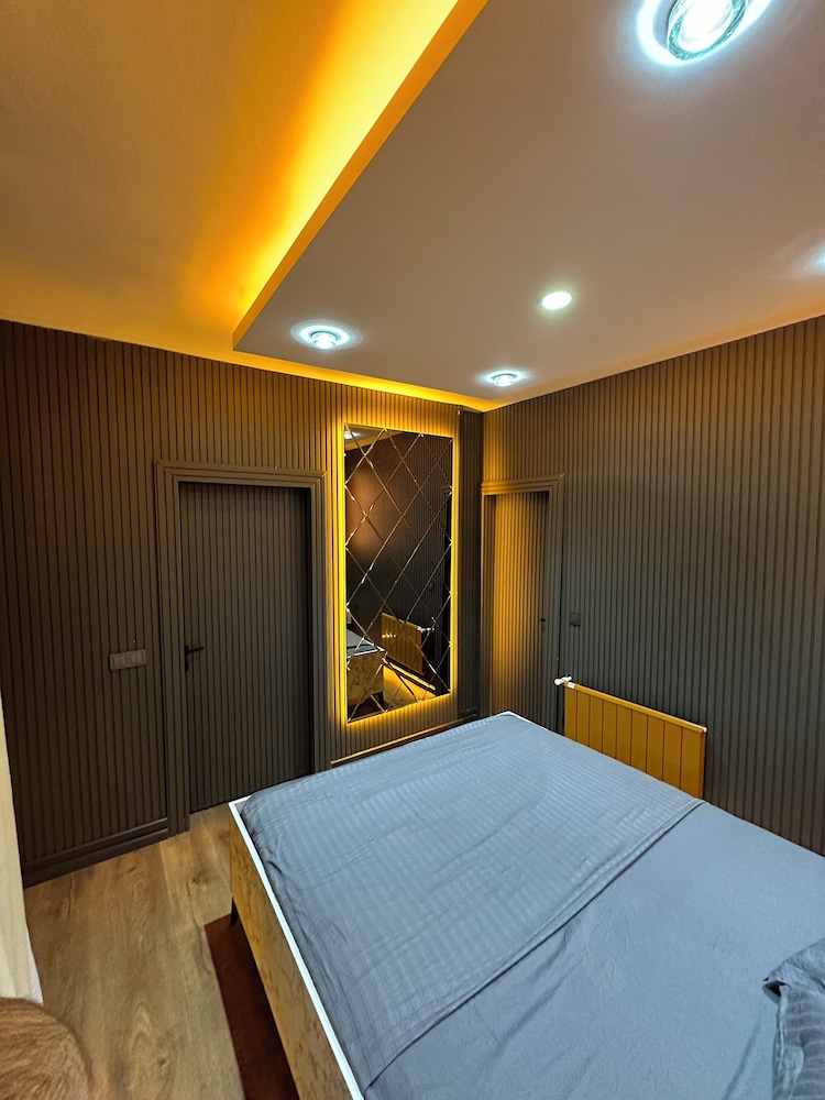 Deluxe Quadruple Room, Balcony, City View photo 1