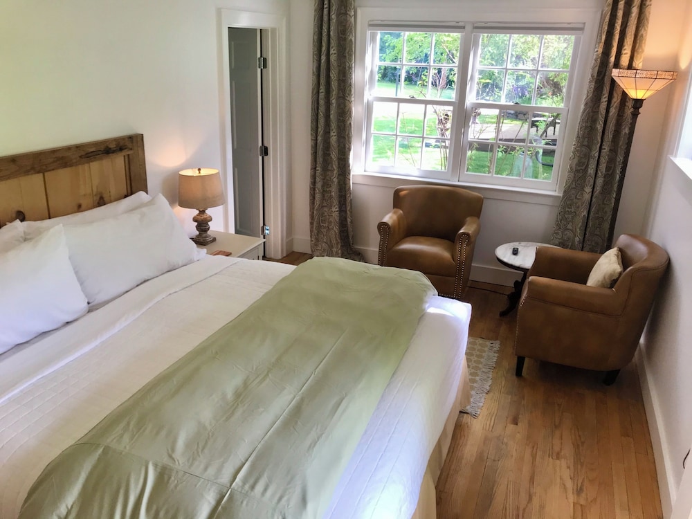 Deluxe Double Room, Ensuite, Courtyard View (Caledonia) photo 1