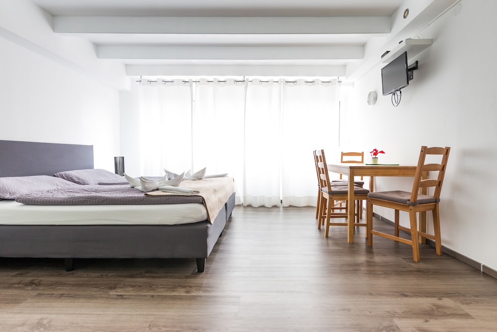 Basic Quadruple Room photo 2