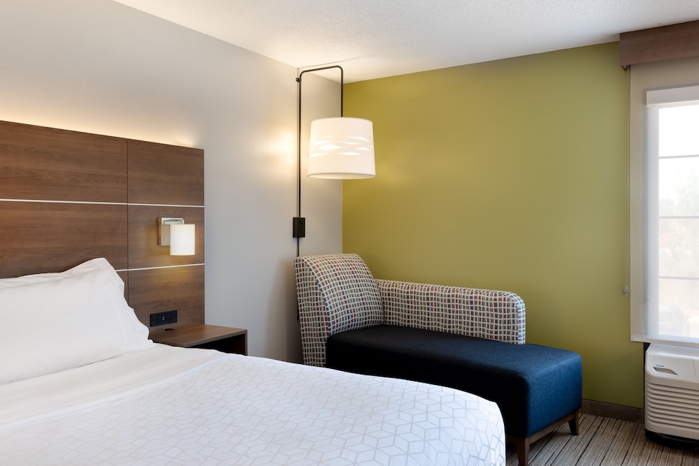 Standard Room, 1 King Bed, Accessible (Comm, Accessible Tub) - Photo 9