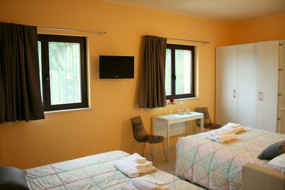 Family Room, Kitchenette, Garden View photo 3