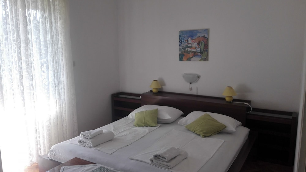 Basic Room (Marin)