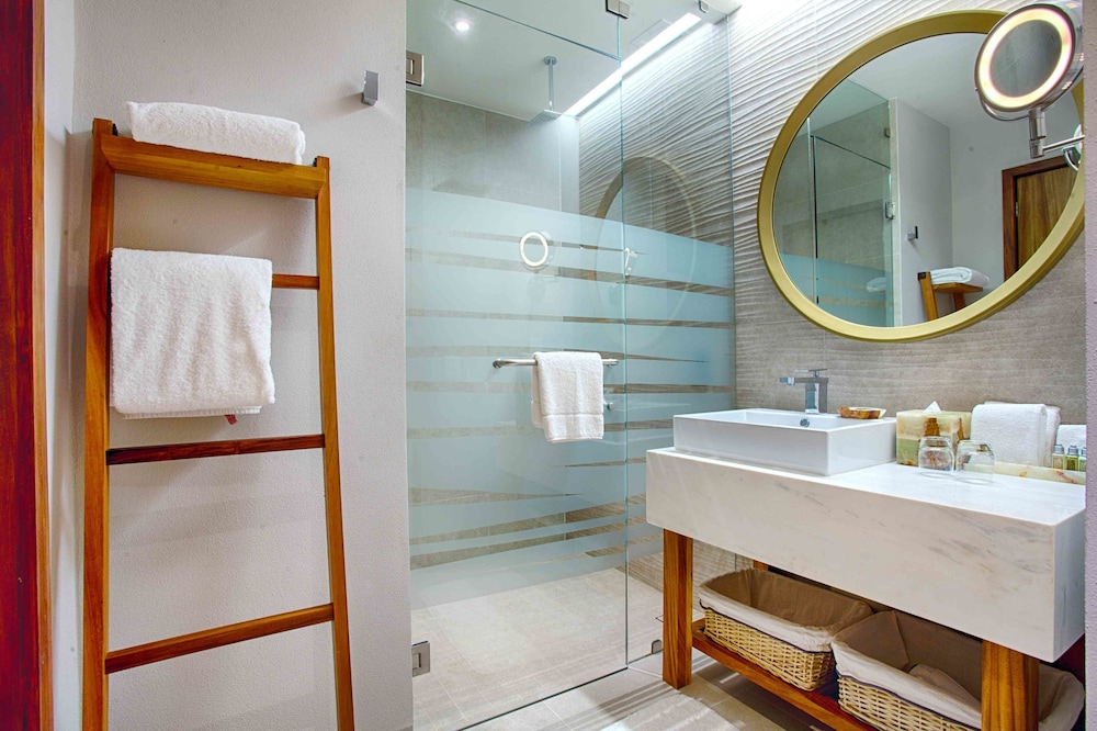 Room, 2 Double Beds, Ocean View - Photo 5
