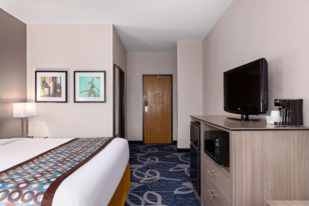 Room, 1 King Bed, Non Smoking - Photo 3