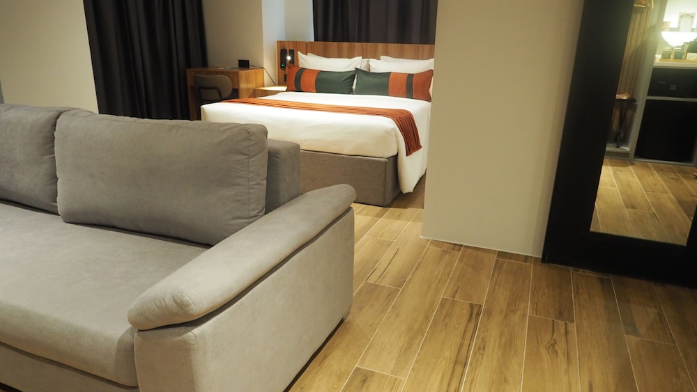 Executive Studio Suite, Balcony, City View