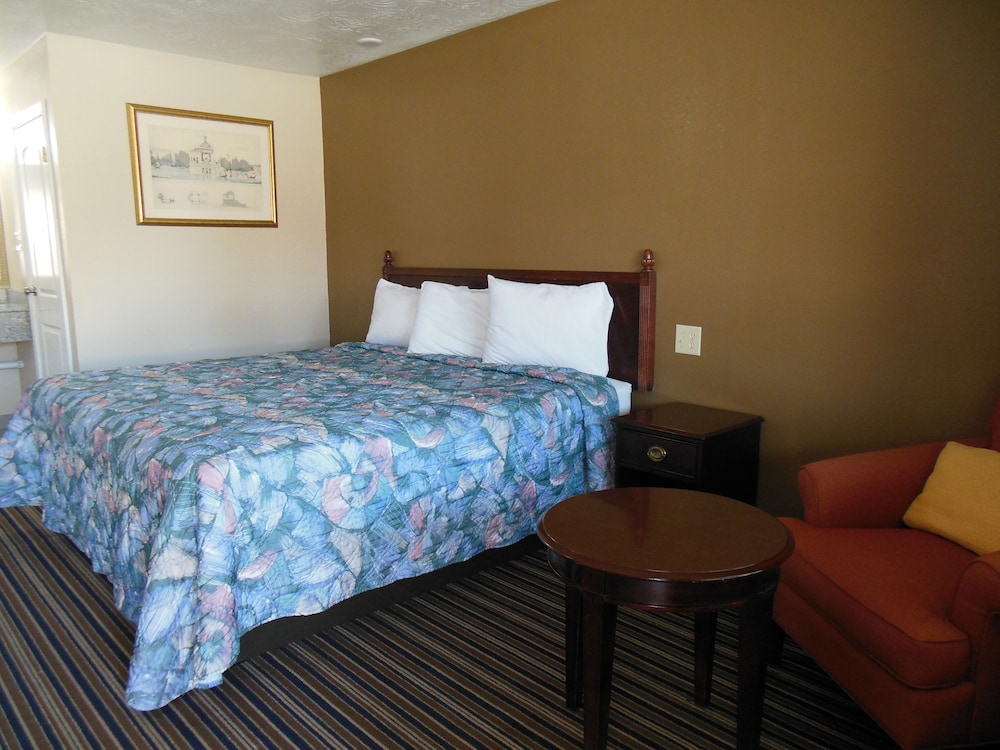 Deluxe Room, 1 King Bed, Non Smoking photo 2