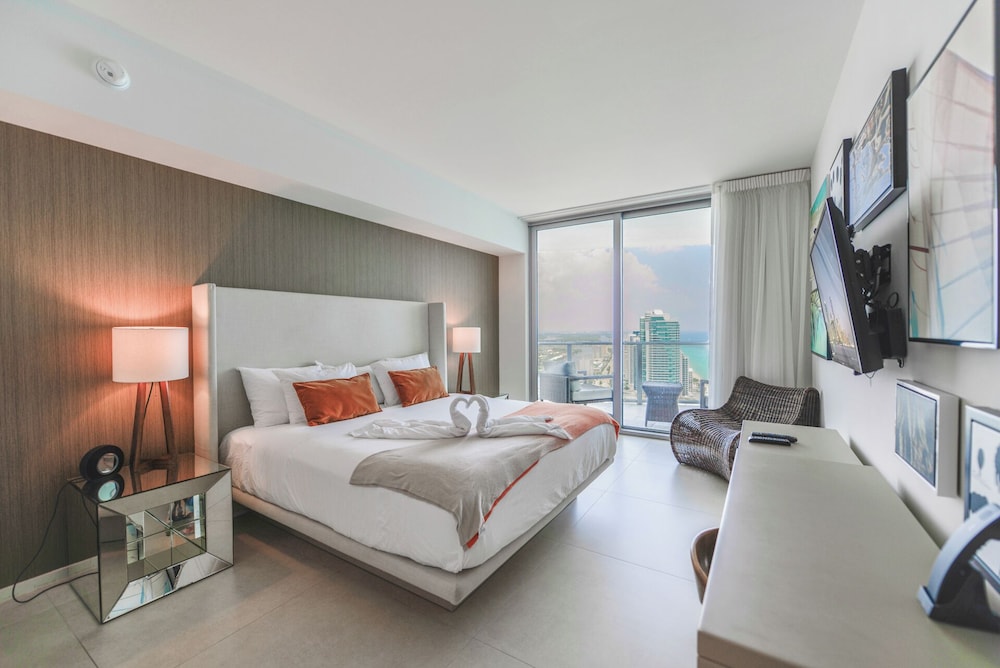 Luxury Condo, 1 Bedroom, City View photo 1