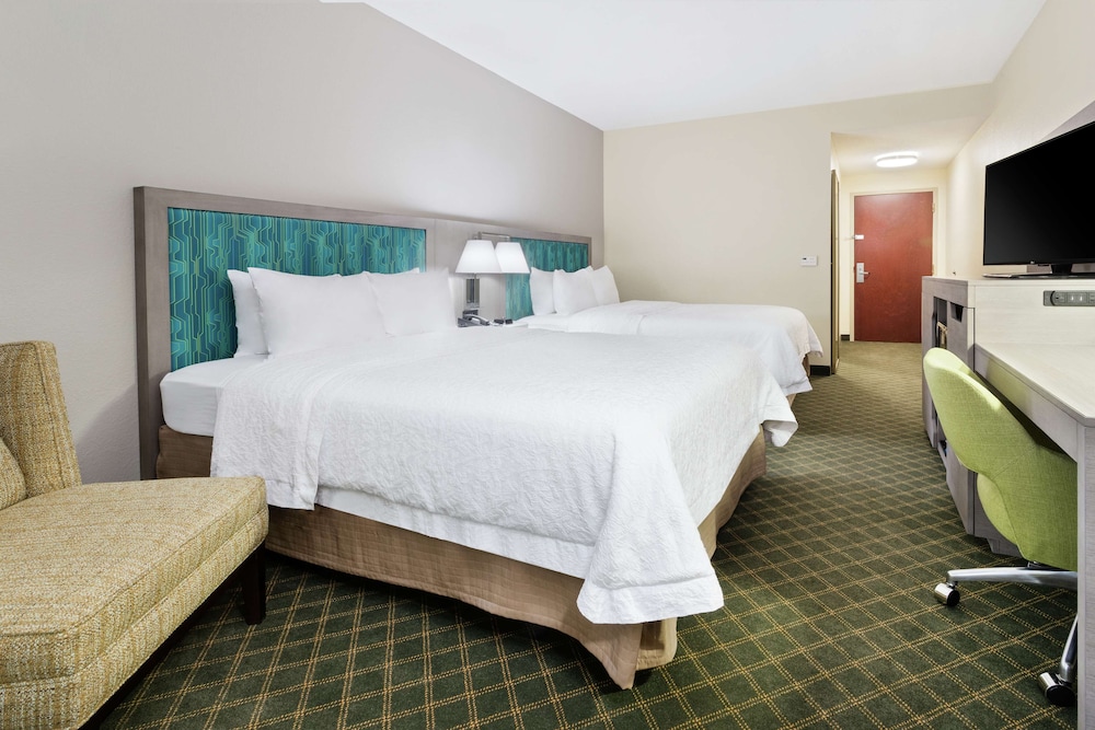 Room, 2 Queen Beds, Non Smoking, Refrigerator (Larger Room) - Photo 4