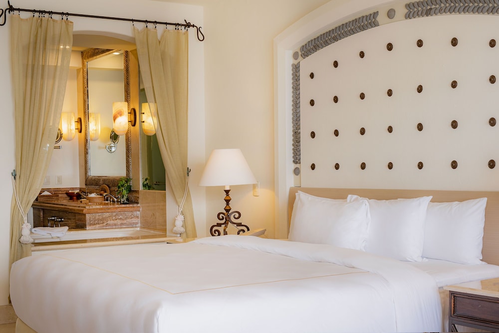 Master Suite with plunge  pool photo 2