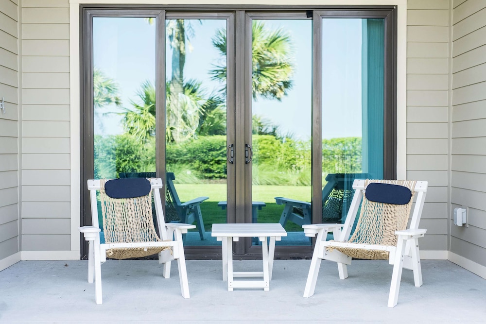 Poolside King Suite photo 3