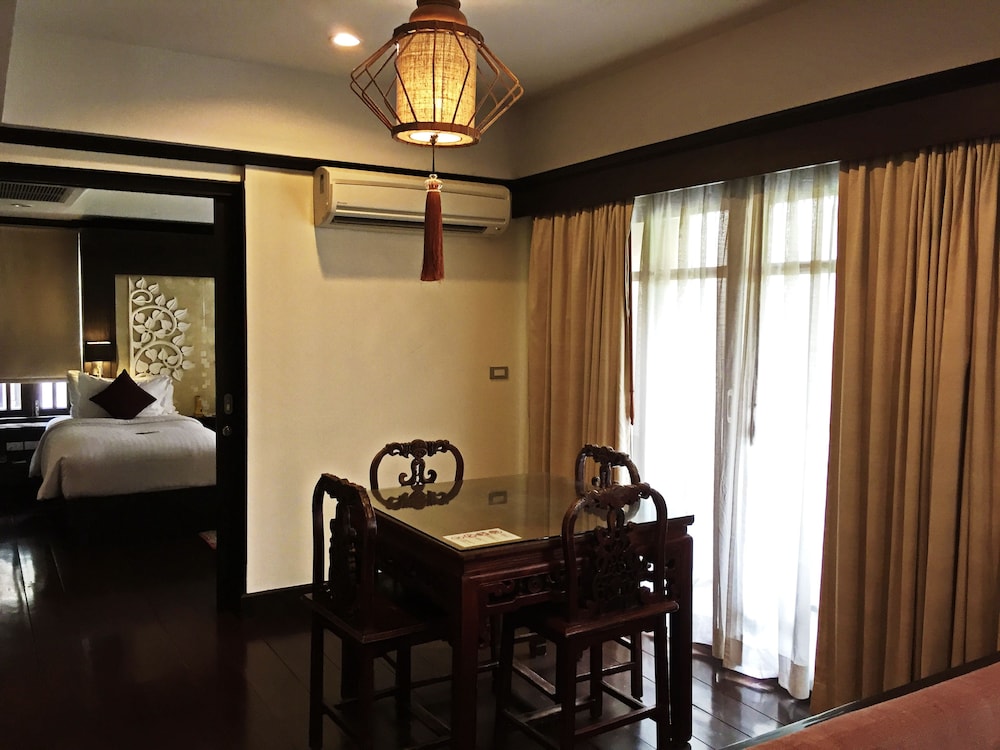 Suite, 2 Bedrooms - Photo 8