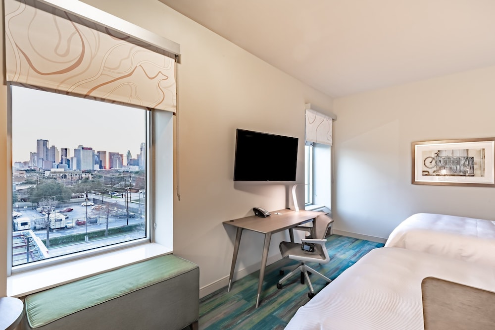 Studio, 1 Double Bed (Mobility/Hearing Access, Roll-in Shwr) photo 2
