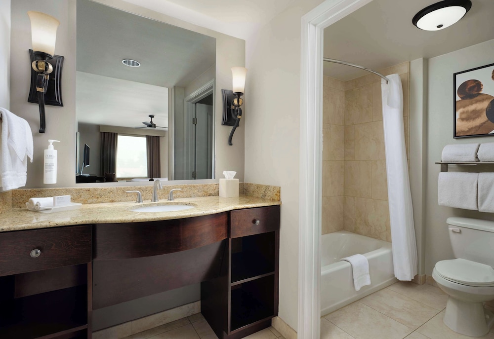 Suite, Accessible - Photo 10