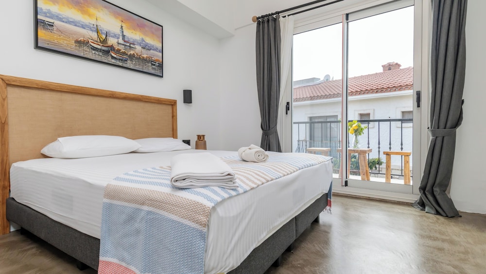 Deluxe Double Room, Balcony, Courtyard View