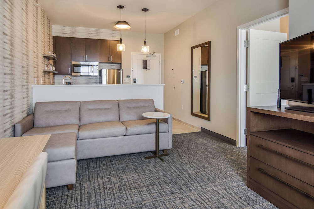 Suite, 1 Bedroom - Photo 1