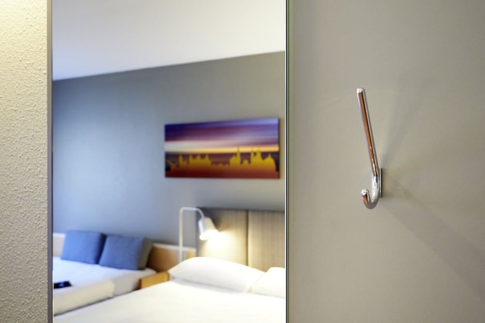 Standard Double Room, 1 Double Bed with Sofa bed - Photo 4