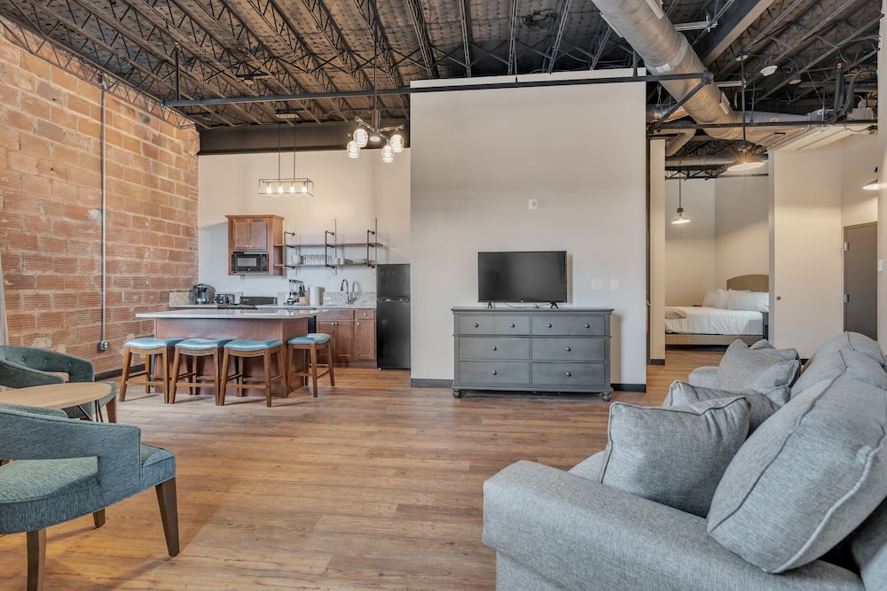 Queen Loft