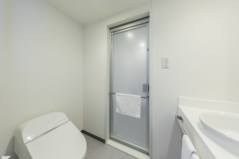 Basic Twin Room, Non Smoking - Photo 10