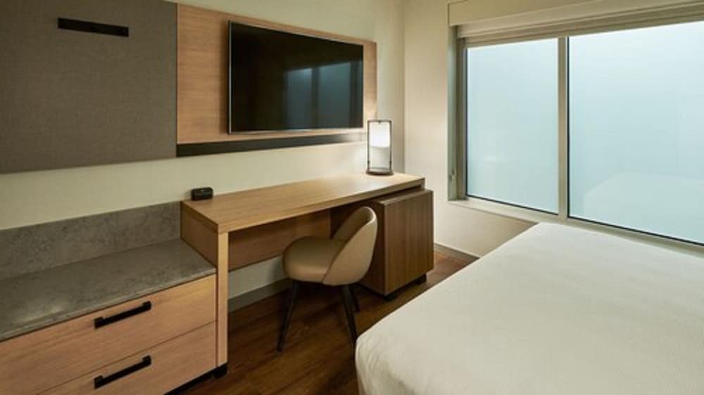 Standard Room, 2 Queen Beds, Accessible (Roll-In Shower) - Photo 4