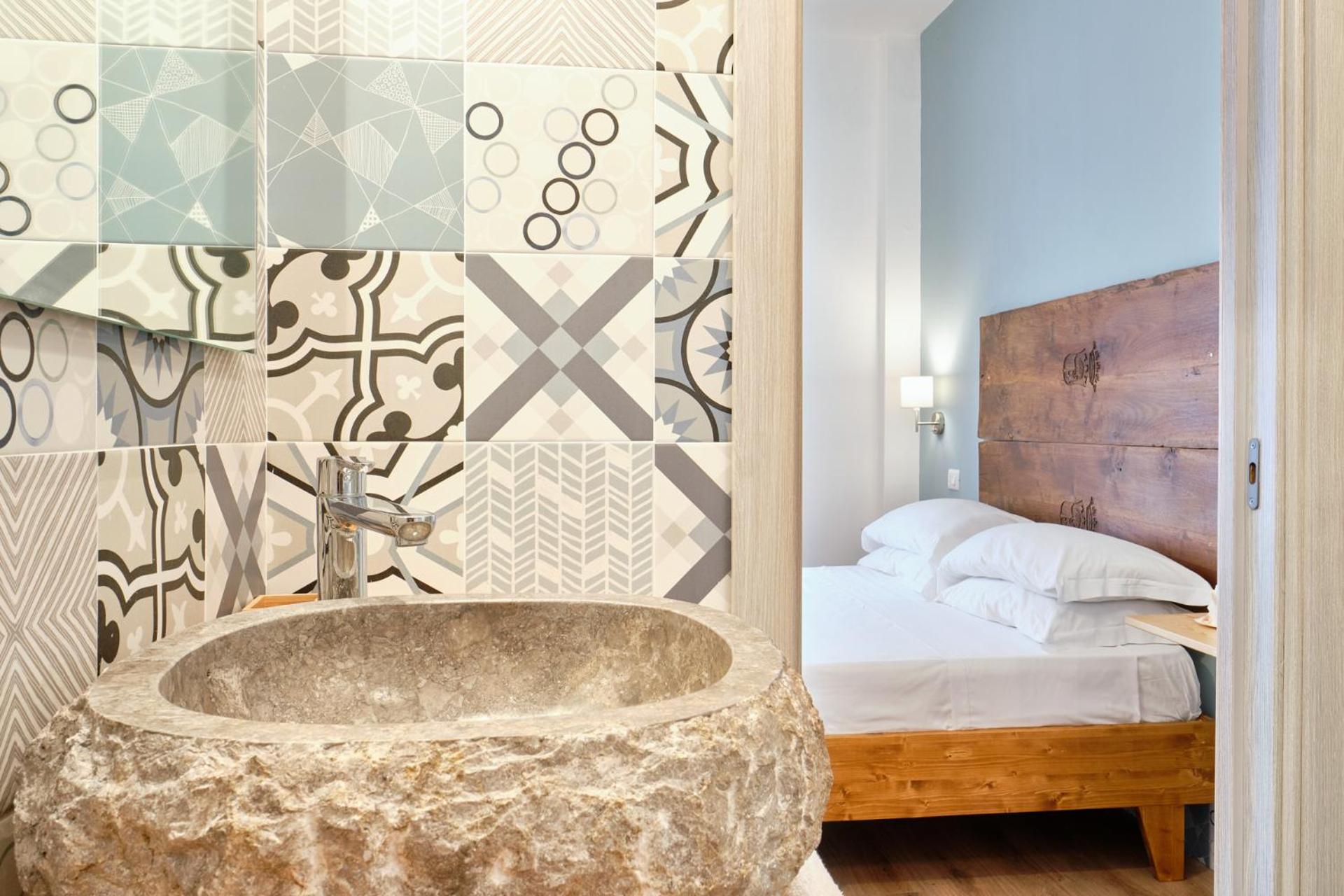 Deluxe Double Room - Photo 12