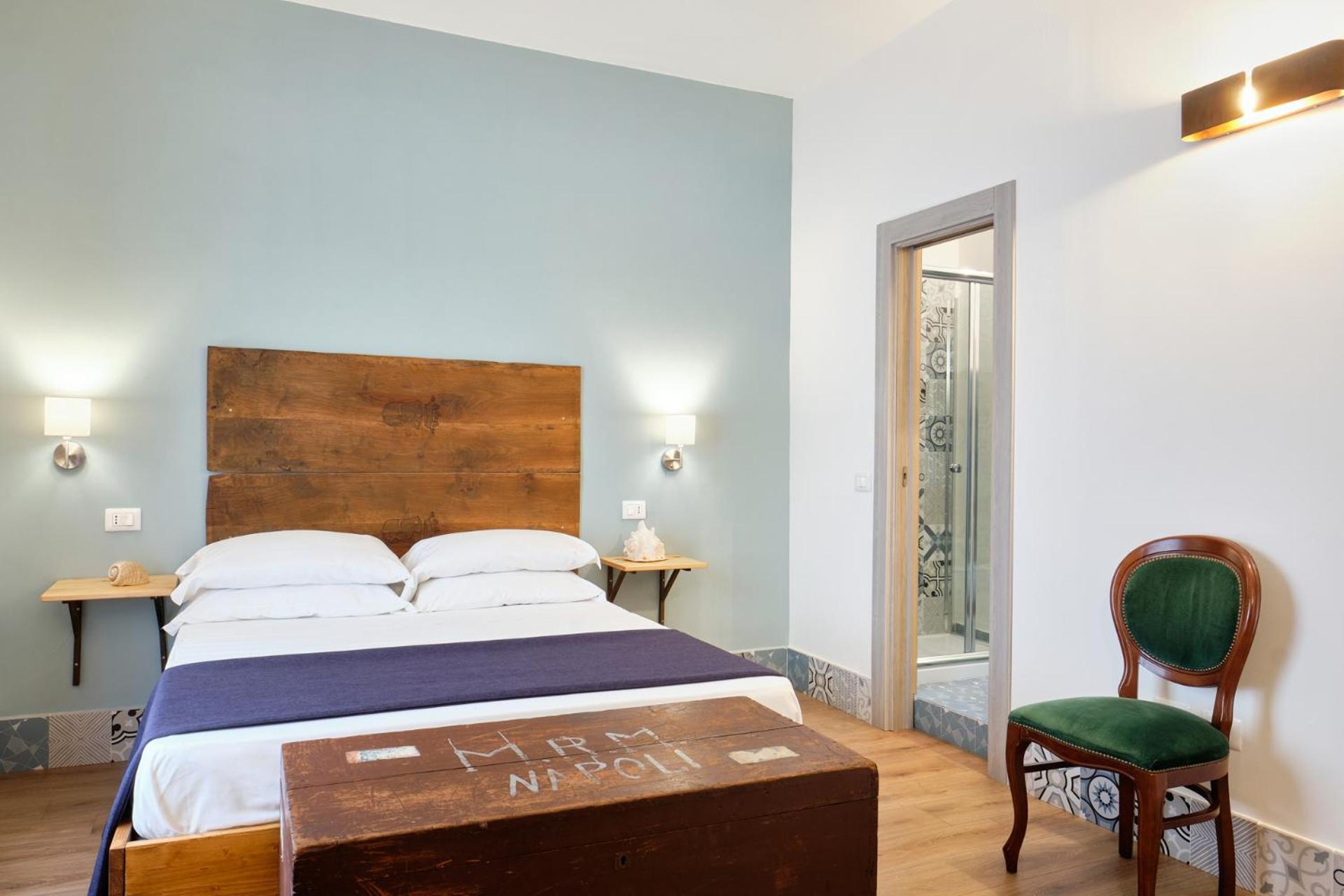 Deluxe Double Room - Photo 13