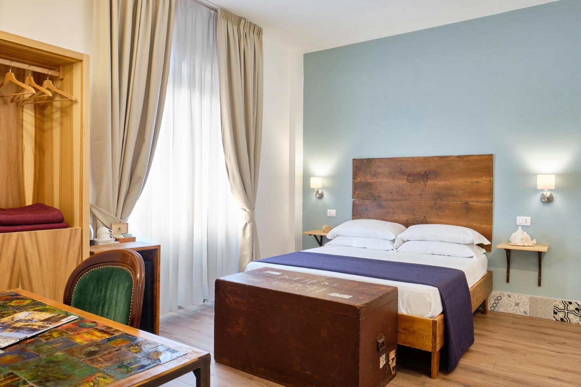 Deluxe Double Room - Photo 14