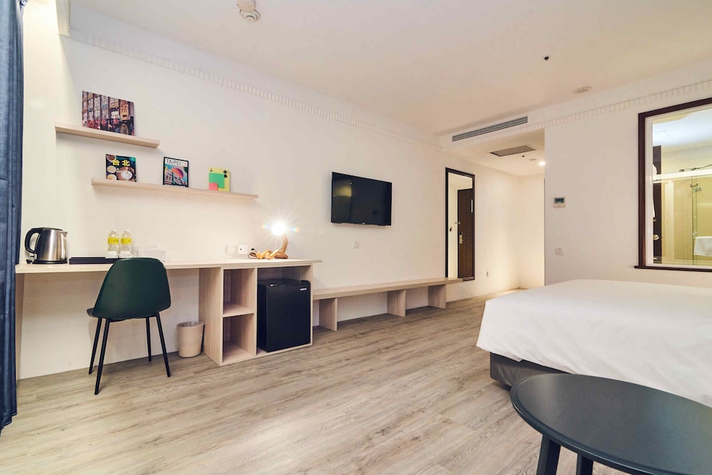 Standard Double Room ( No Window ) photo 2