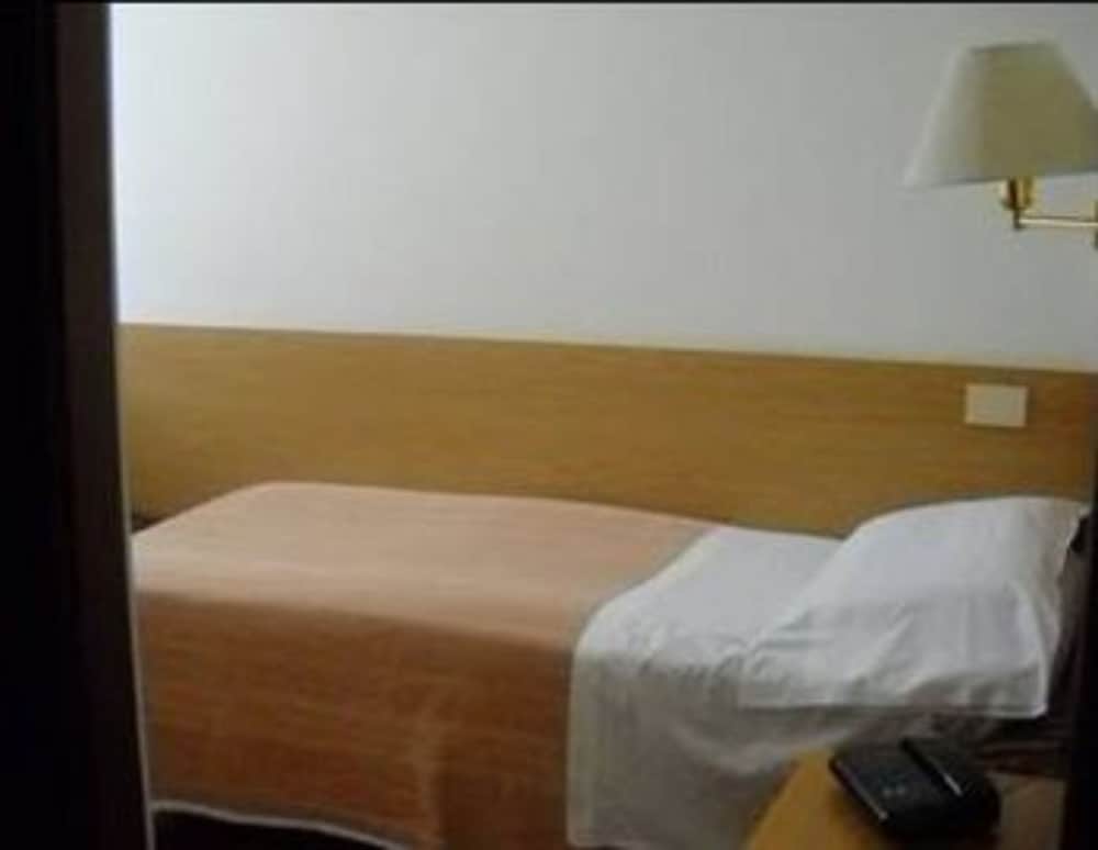 Single Room - Photo 1