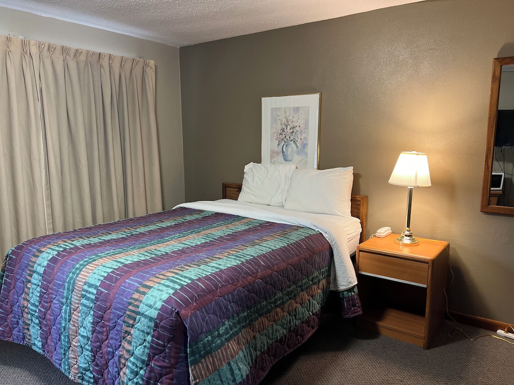 Standard Room, 1 Queen Bed photo 1