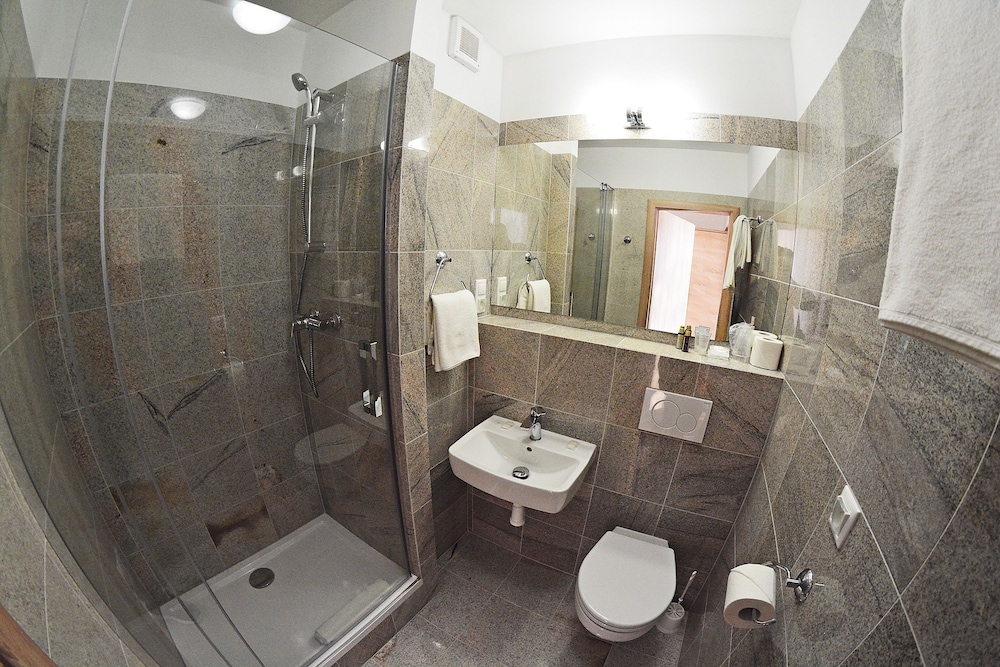 Comfort Double Room, 1 Queen Bed, City View photo 3