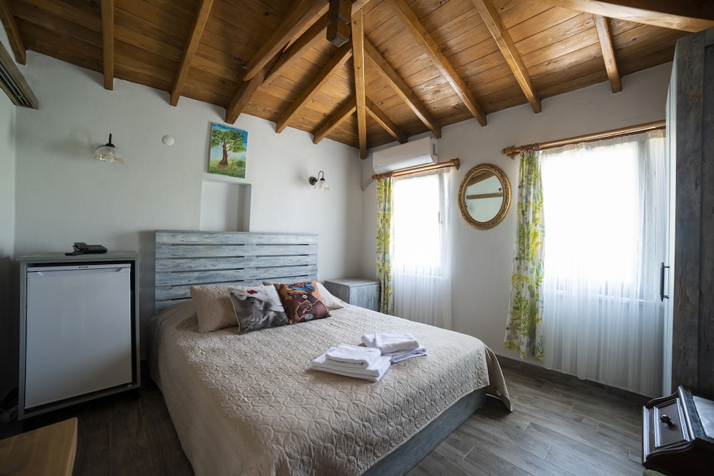 Standard Double Room, Garden View - Photo 4