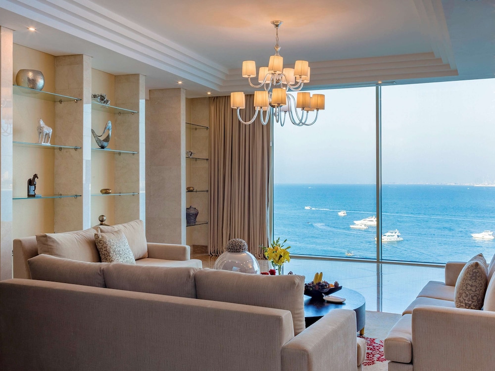 Grand Suite, 1 Double Bed (Penthouse - Executive) thumbnail 5