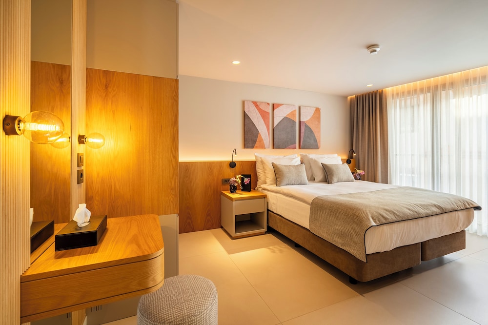 Superior Double or Twin Room, City View photo 2
