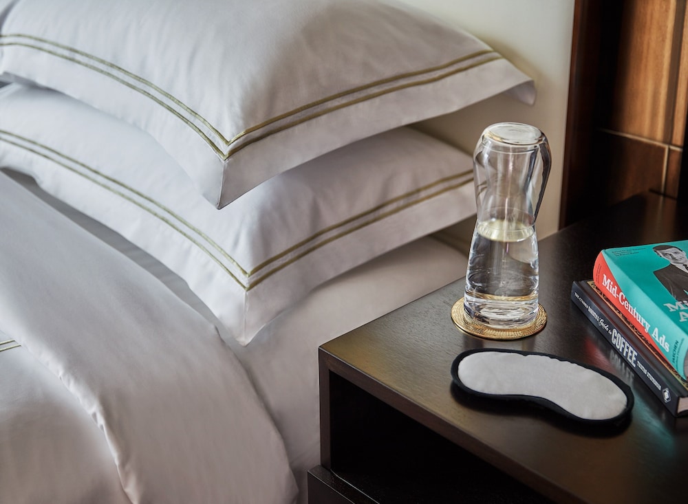 Superior Room, 1 King Bed, Accessible thumbnail 5