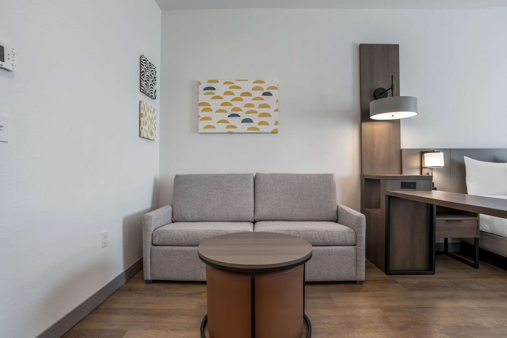 Suite, 1 King Bed with Sofa bed, Accessible, Non Smoking (Accessible Tub) - Photo 4