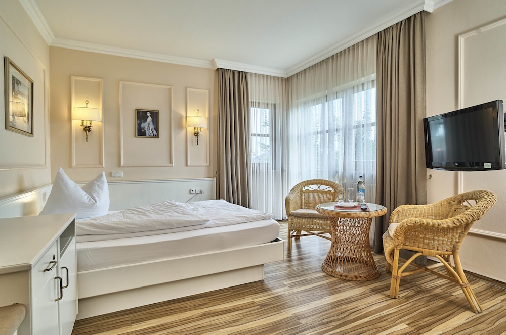 Classic Room, 1 Queen Bed, Non Smoking, Resort View photo 1