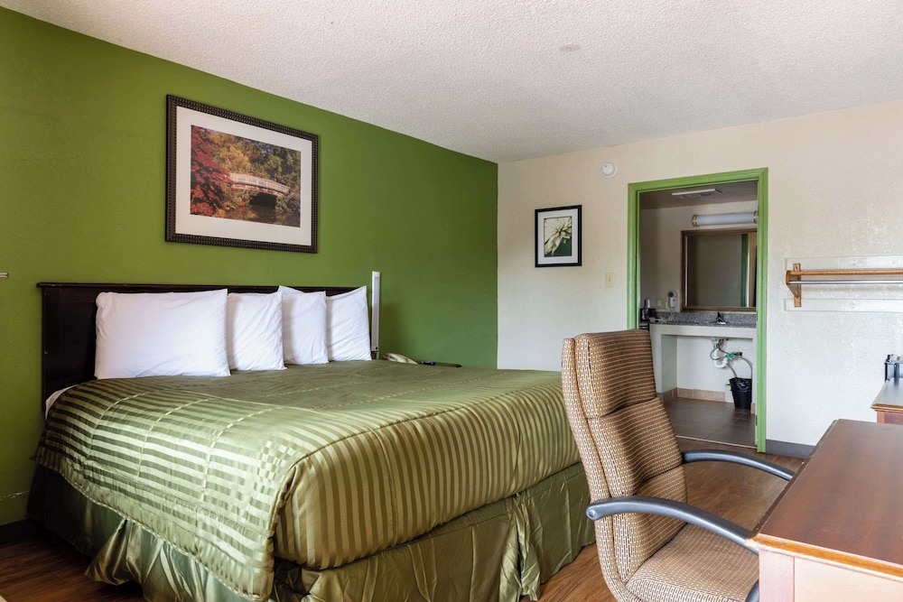 Deluxe Room, 1 King Bed, Non Smoking - Photo 3