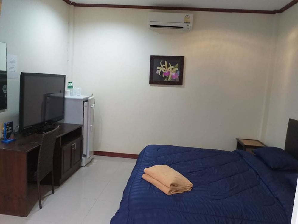 Queen Room with Pool View