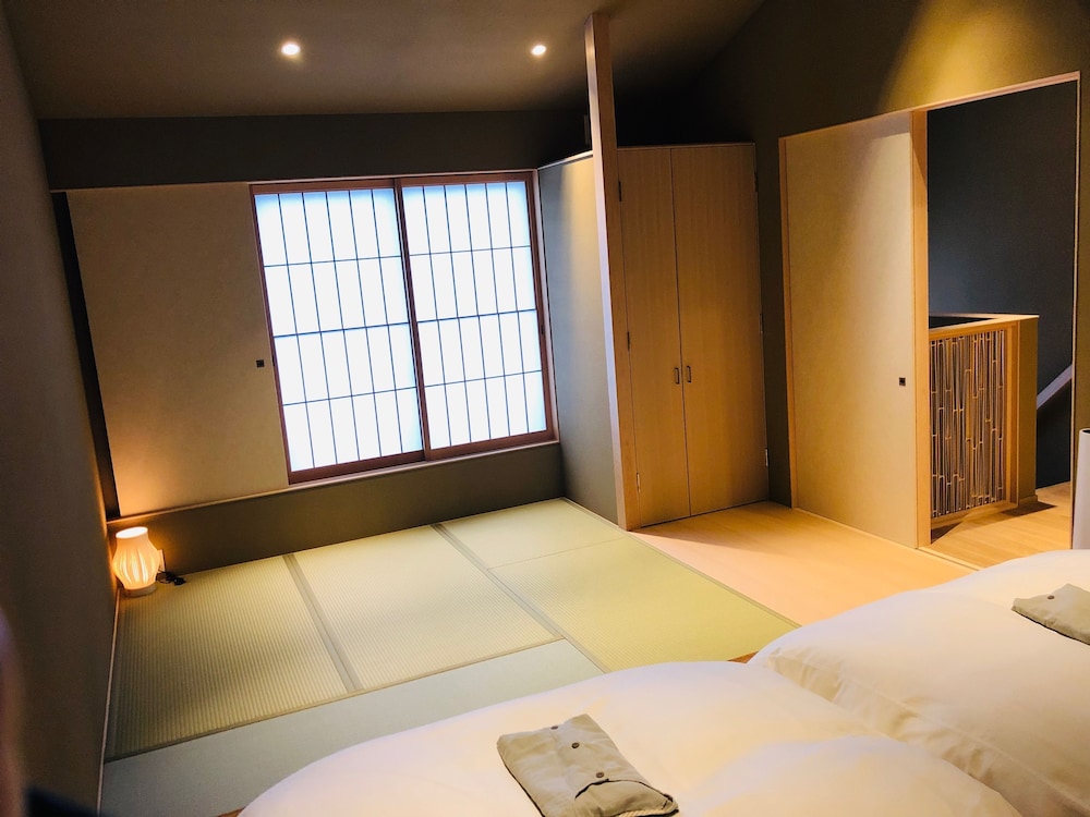 CAMPTON KIYOMIZU 6 (with wooden bathtub),Semi-double bed x2 for 2 people, Futon for the others photo 3