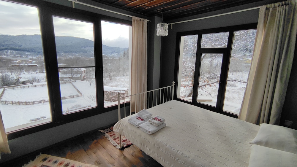 Family Duplex, Mountain View (Dag- Orman Oda)