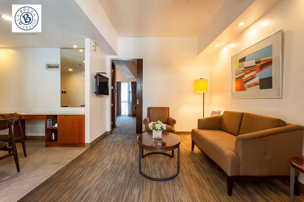 Suite, 1 Bedroom - Photo 4
