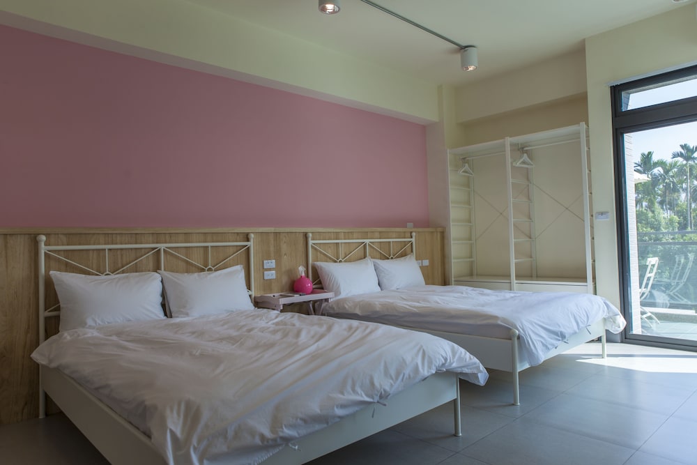 Elite Quadruple Room, 2 Queen Beds, Balcony, City View photo 1