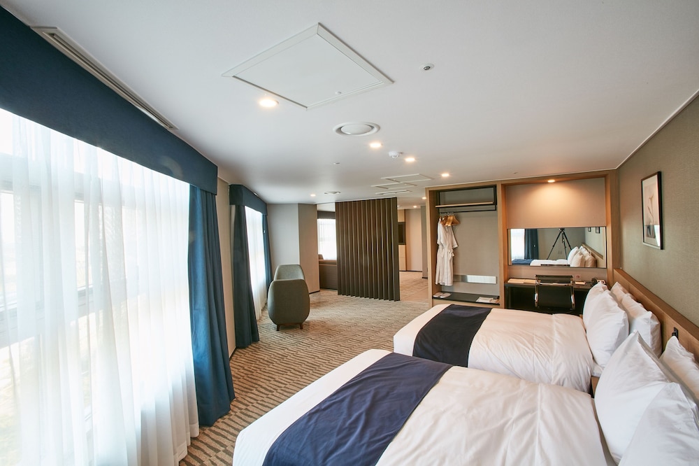 Premium Twin Room photo 2