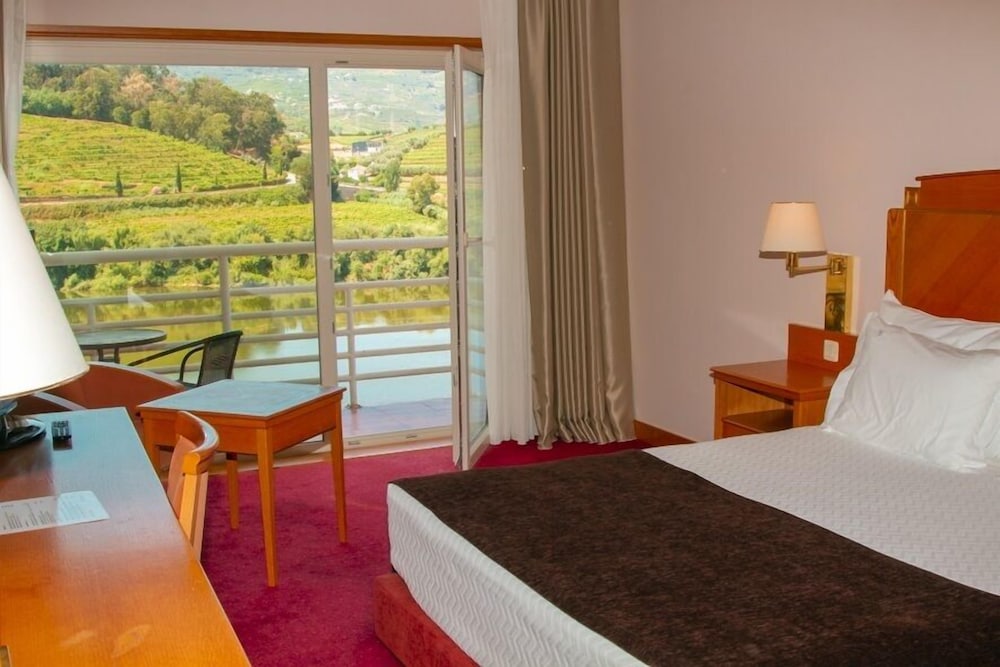Standard Double Room, River View - Photo 4