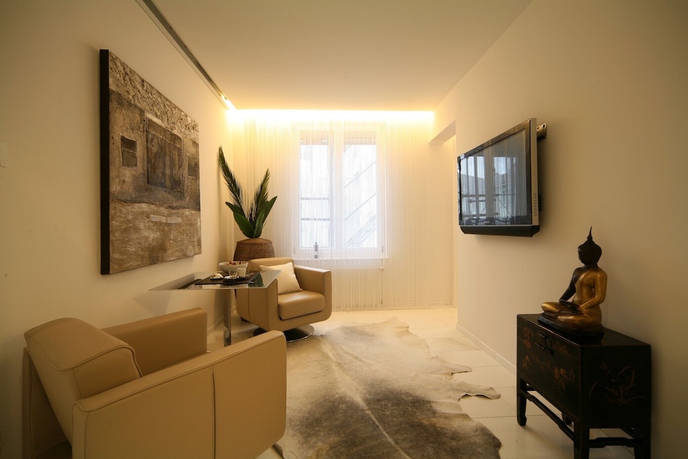 2 Bedroom Apartment Junior photo 3